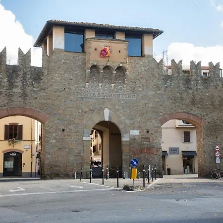 Feriehus Piazza Grande-giallo Cremisi