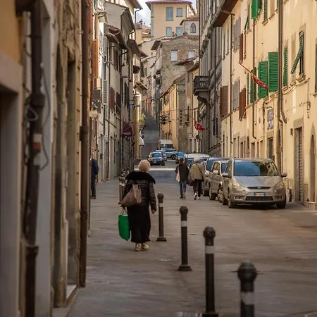 Piazza Grande-giallo Cremisi