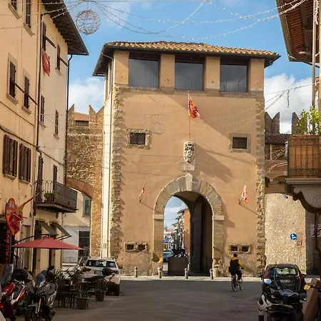 Piazza Grande-giallo Cremisi Arezzo