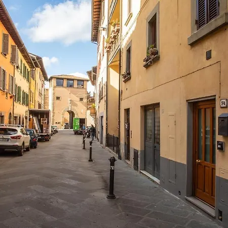 Piazza Grande-giallo Cremisi *